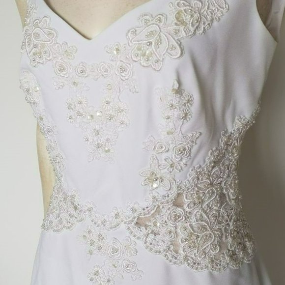 BNWT White Wedding Dress with detail and train Size 8 - Picture 1 of 16